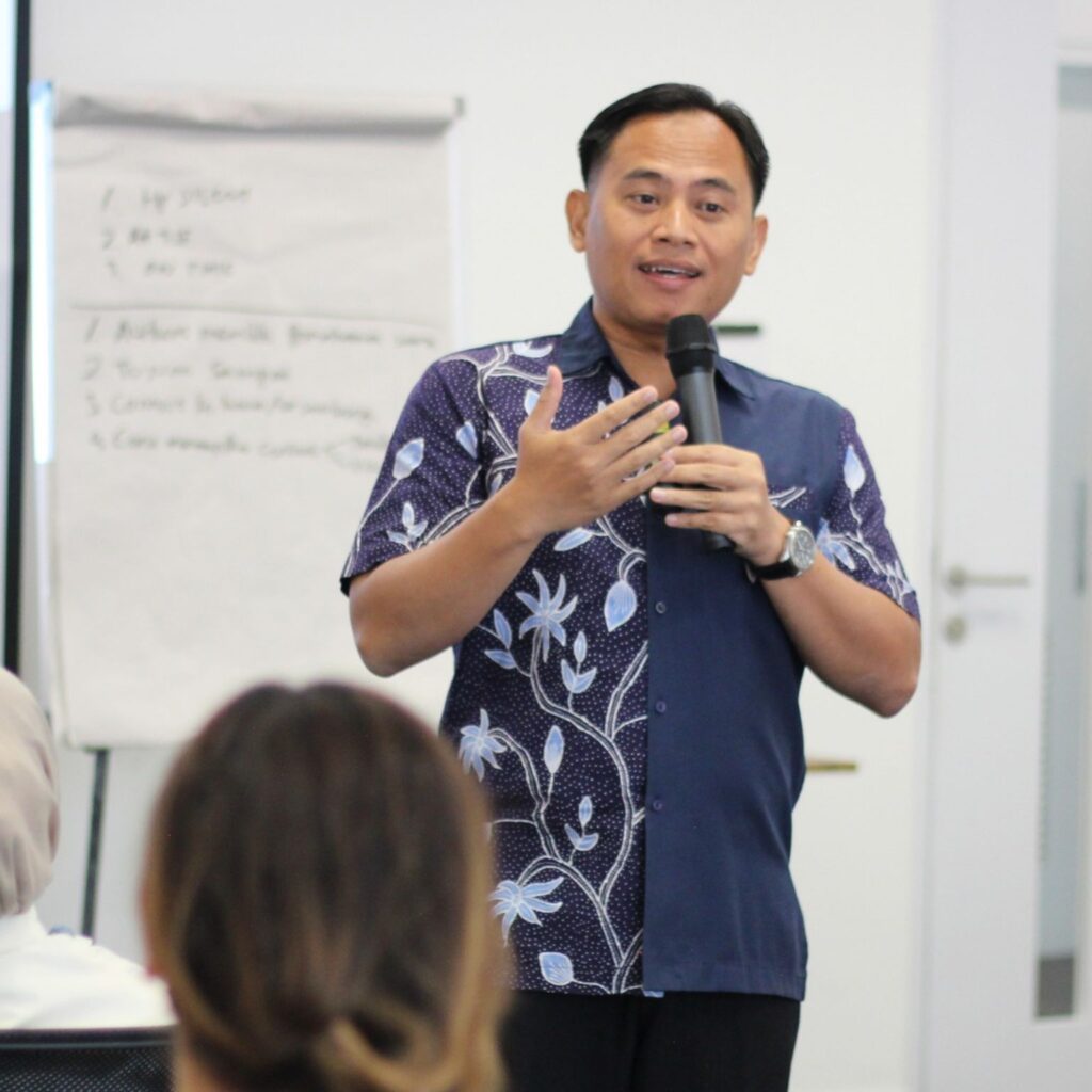 Tentang Kami (Vina) 12