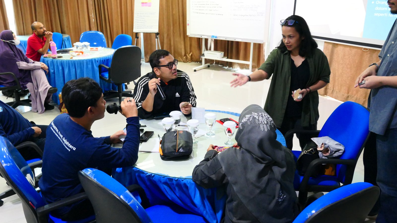 Diskusi Training Team Building Indonesia sharing bersama tim 1