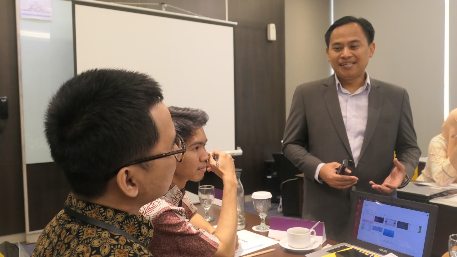 IMG_8936 pembukaan training public speaking bandung 1