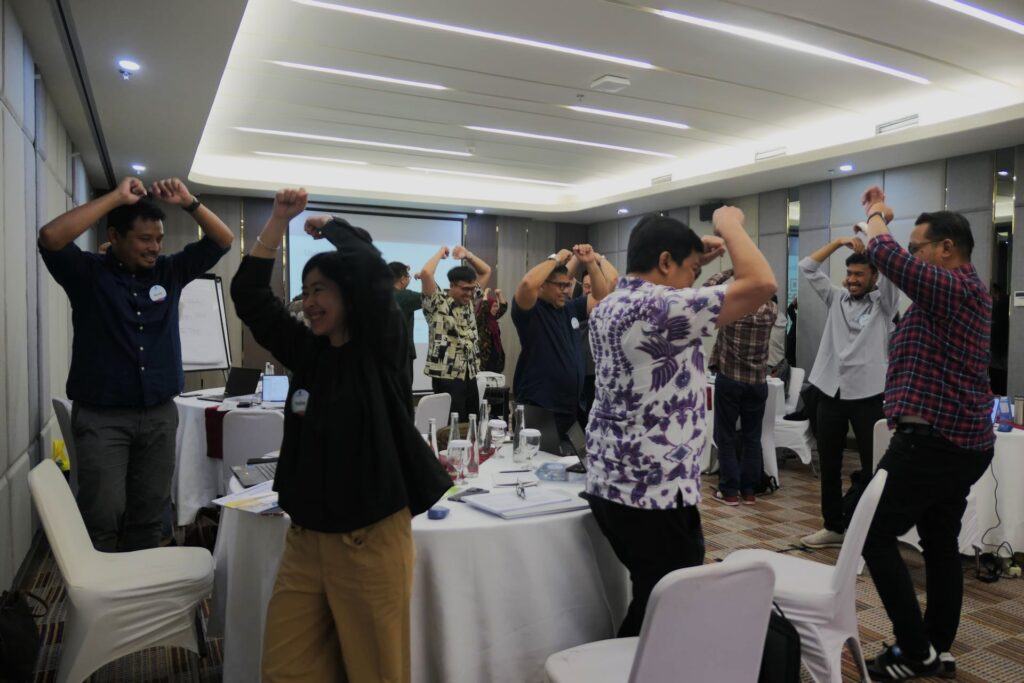 Keseruan peserta saat sesi ice breaking