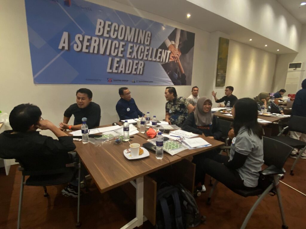 Training Becoming a Service Excellent Leader - PT Santiniluwansa Lestari Batch 1 8 Suasana praktik active listening peserta