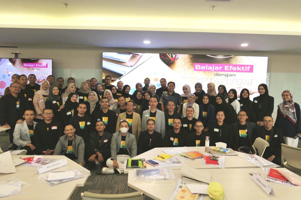 Foto peserta bersama trainer