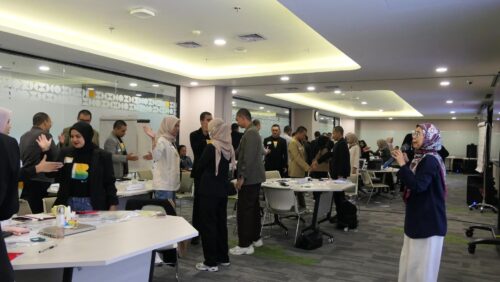 Keseruan ice breaking sebelum training dimulai