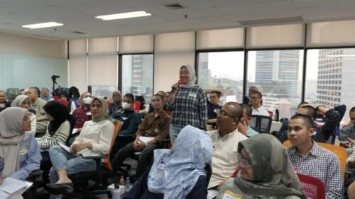 Peserta aktif dalam sesi tanya jawab bersama trainer