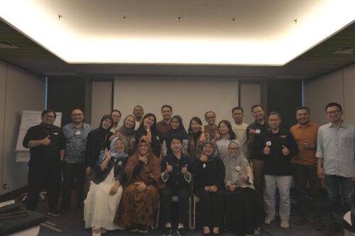 Foto bersama dengan trainer