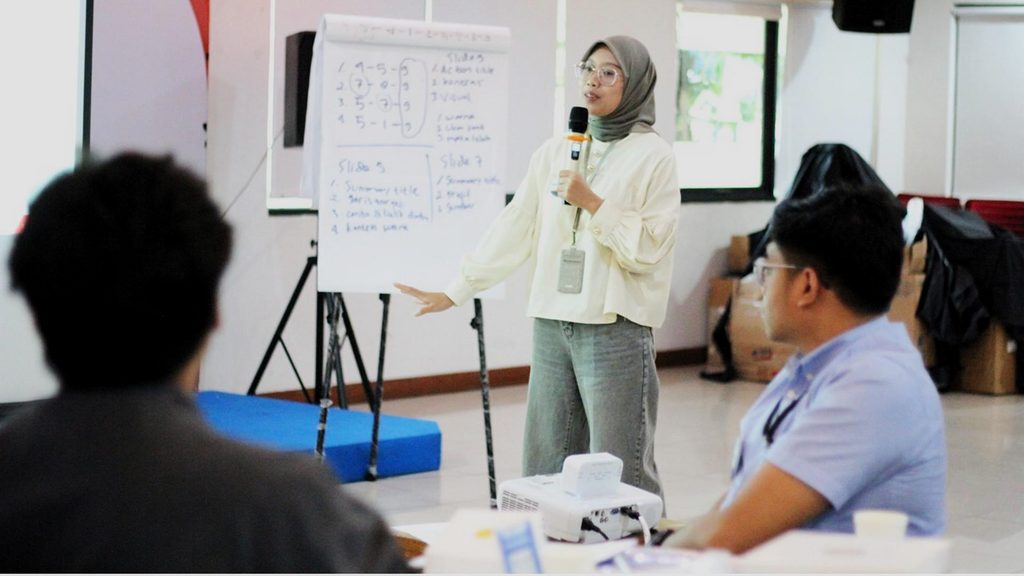 Training Data Visualization for Business Presentation – PT Traktor Nusantara 6