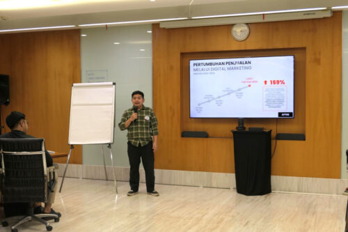 Training Effective Communication with Data - Ciputra Group 9