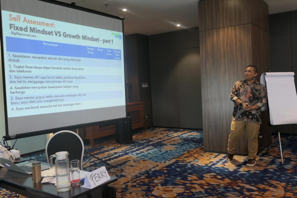 Training Growth Mindset and Self Development – PT Tamaris Hydro Batch 1 8 Pemaparan materi oleh trainer