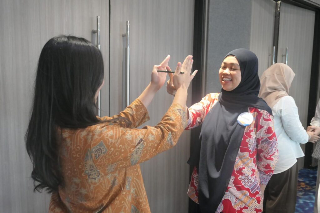 Training Growth Mindset and Self Development – PT Tamaris Hydro Batch 1 11 Sesi praktik Self Talk oleh peserta