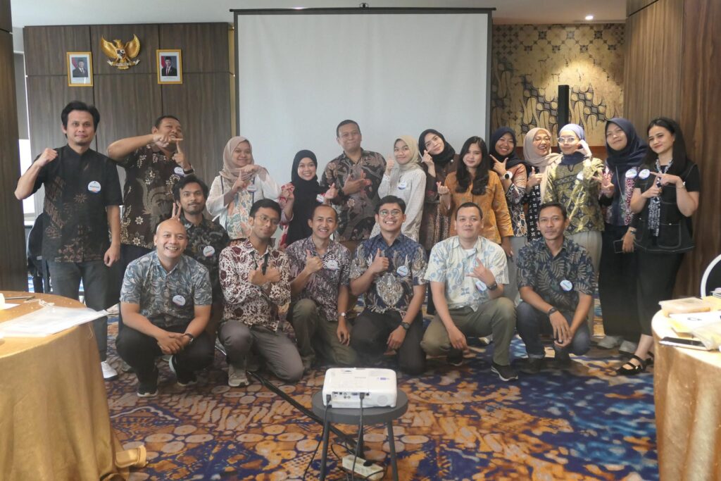 Foto bersama dengan trainer