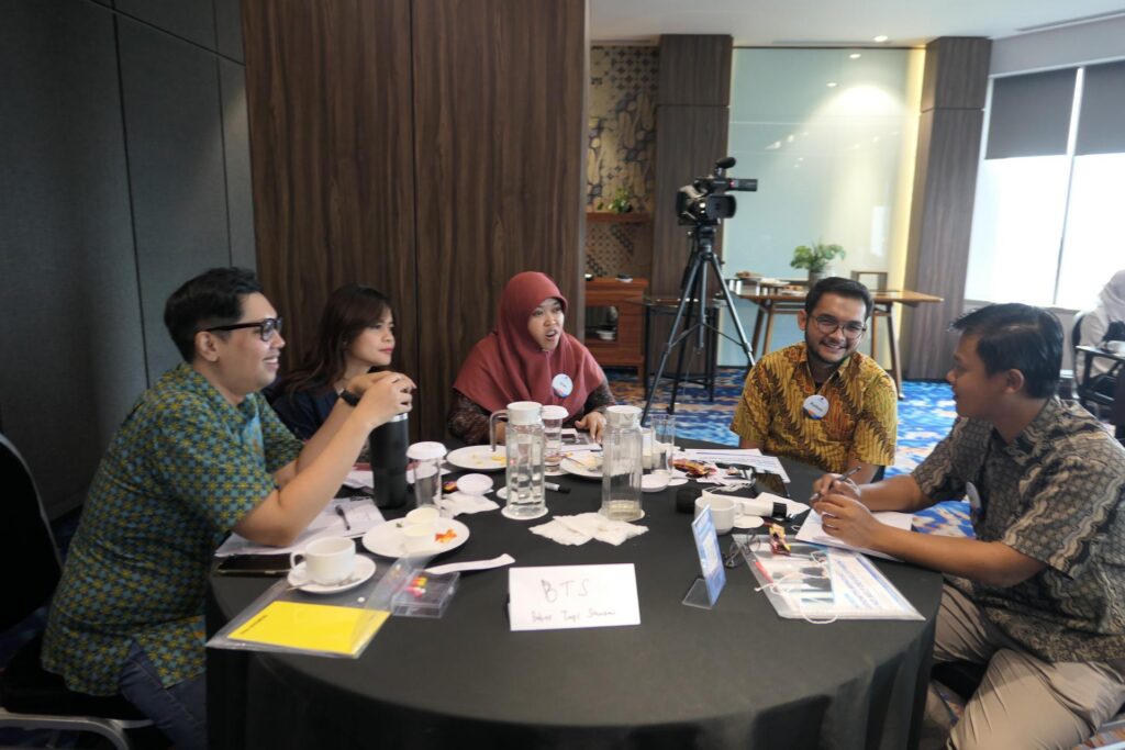 Training Growth Mindset and Self Development – PT Tamaris Hydro Batch 2 6 Serunya berdiskusi kelompok peserta training
