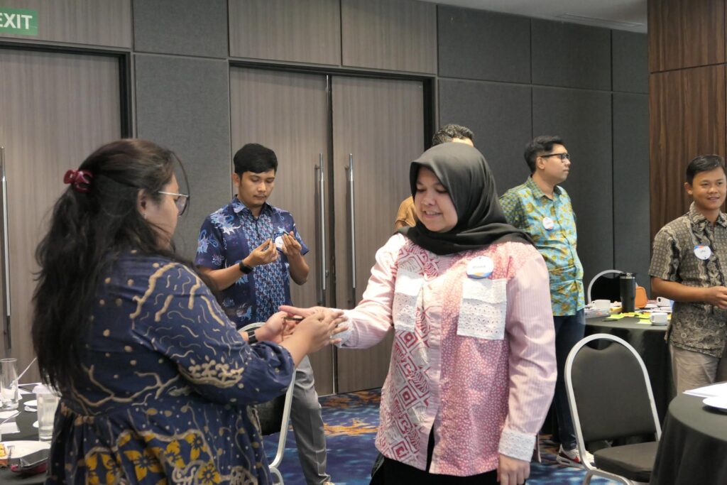 Training Growth Mindset and Self Development – PT Tamaris Hydro Batch 2 11 Sesi praktik Self Talk oleh peserta