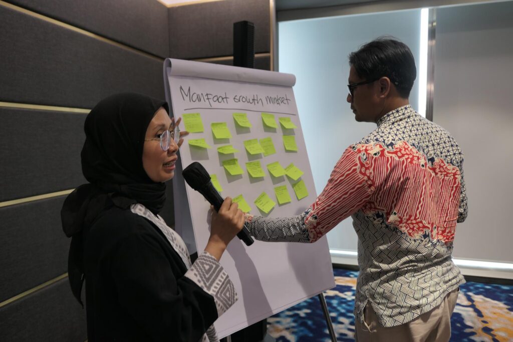 Training Growth Mindset and Self Development – PT Tamaris Hydro Batch 3 6 Fasilitator membahas manfaat growth mindset