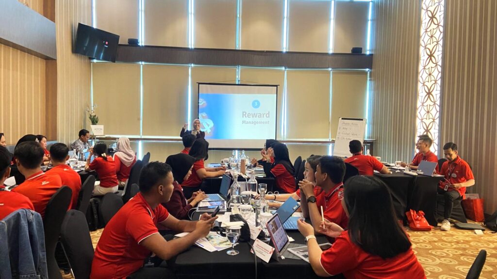 Training HR Management Foundation - PT Global Jet Express Batch 2 8 Fasilitator memandu sesi training