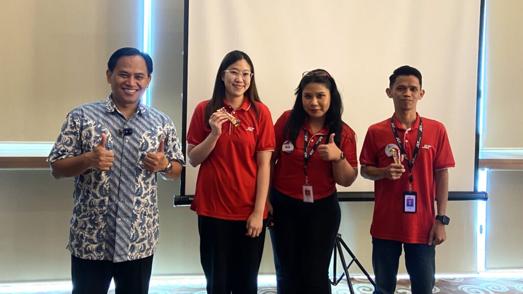 Training HR Management Foundation - PT Global Jet Express Batch 2 10 Foto bersama pemenang quiz