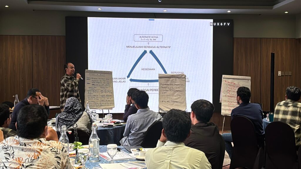 Training Personal Effectiveness Leadership - PT Kaltim Parna Industri 8