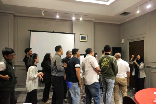 Keseruan peserta saat sesi ice breaking