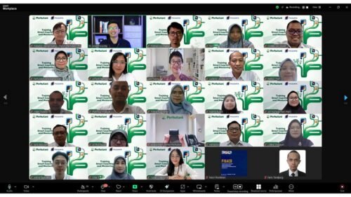 Training Smart Coaching and Mentoring - Perusahaan Umum Kehutanan Negara (Perum Perhutani) 11 Foto bersama trainer