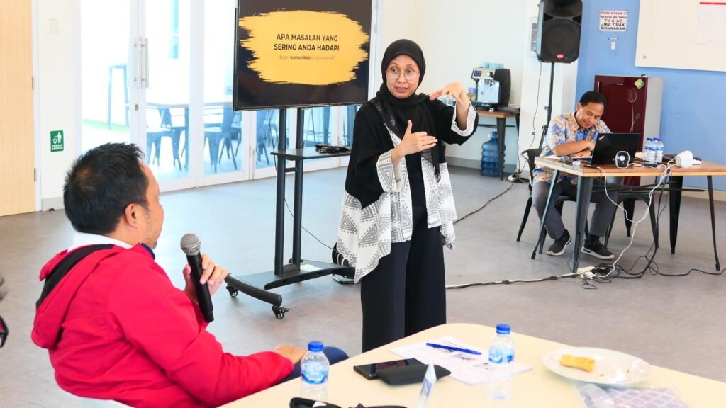 Diskusi peserta dengan fasilitator