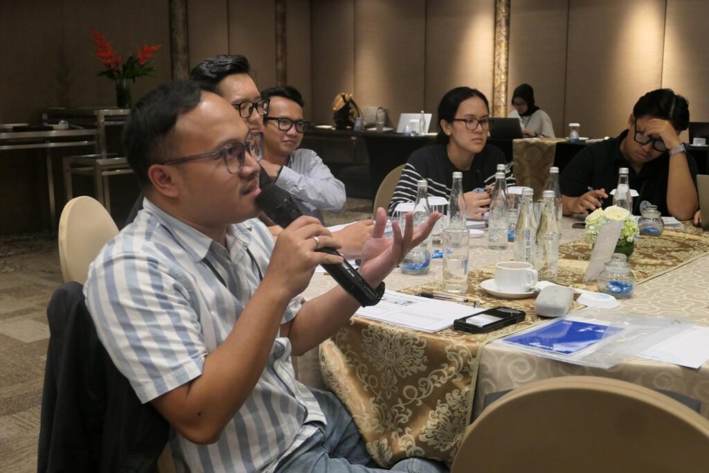 Tanya jawab peserta dengan trainer