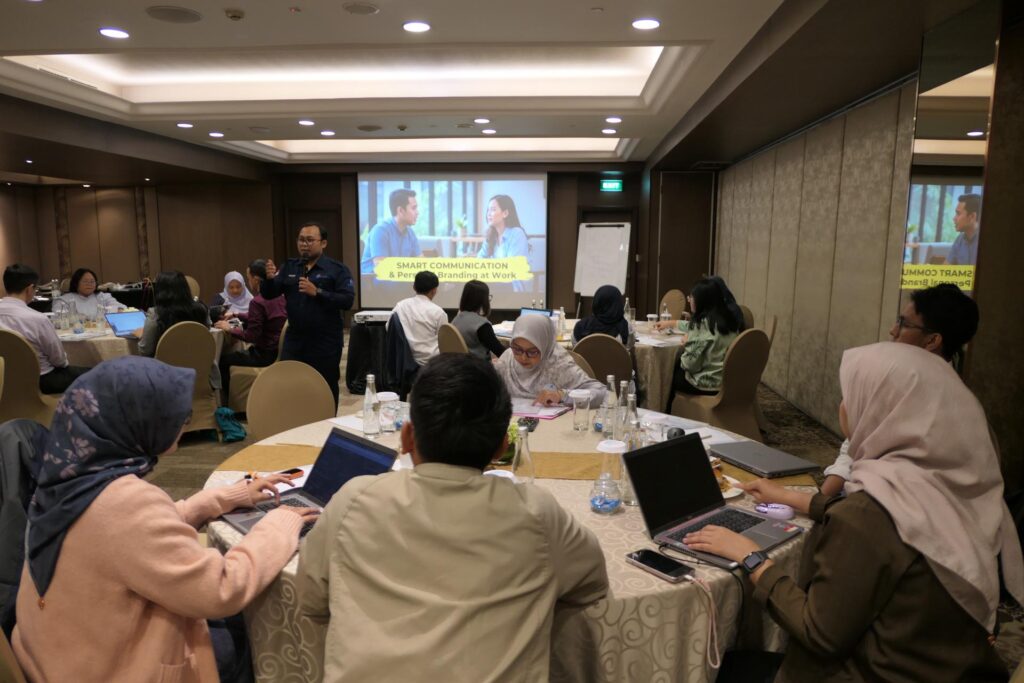 Training Smart Communication & Personal Branding at Work - Kliring Penjaminan Efek Indonesia (KPEI) Batch 3 7