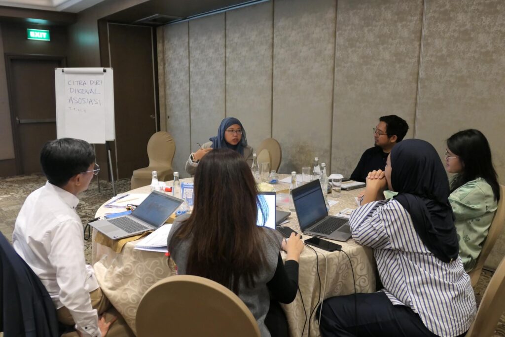 Training Smart Communication & Personal Branding at Work - Kliring Penjaminan Efek Indonesia (KPEI) Batch 3 6