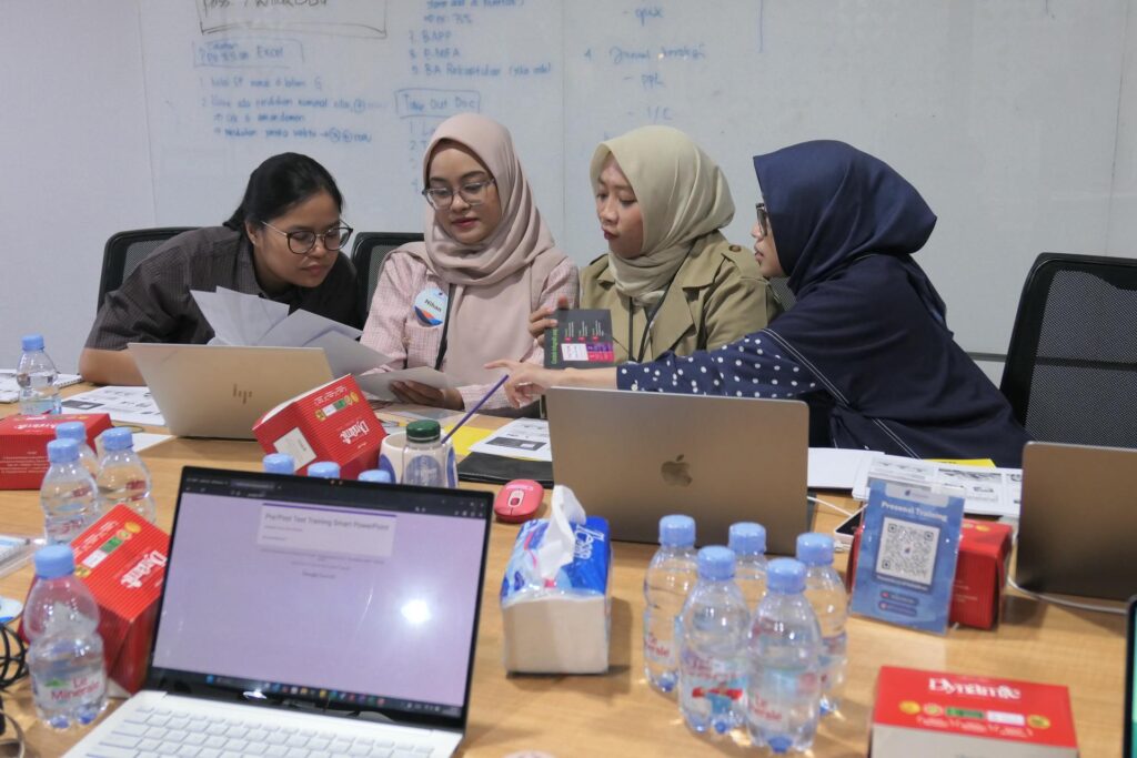 Training Smart PowerPoint – PT Telkom Indonesia 3 Peserta bermain games memilih slide