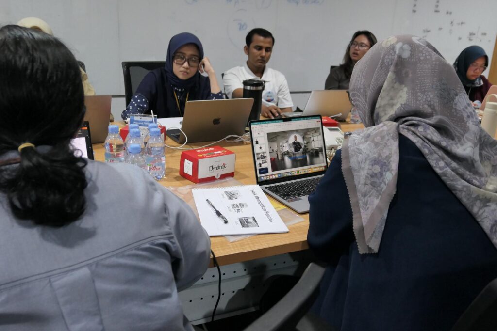 Training Smart PowerPoint – PT Telkom Indonesia 5 Peserta melakukan praktik membuat optimasi gambar