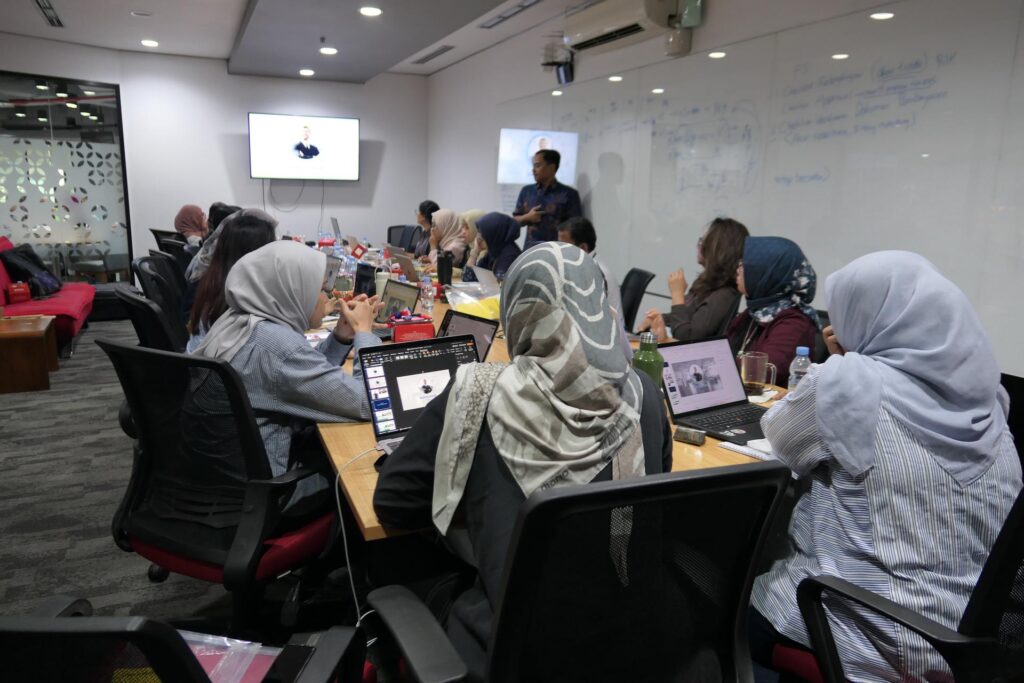 Training Smart PowerPoint – PT Telkom Indonesia 6 Suasana praktik membuat optimasi gambar