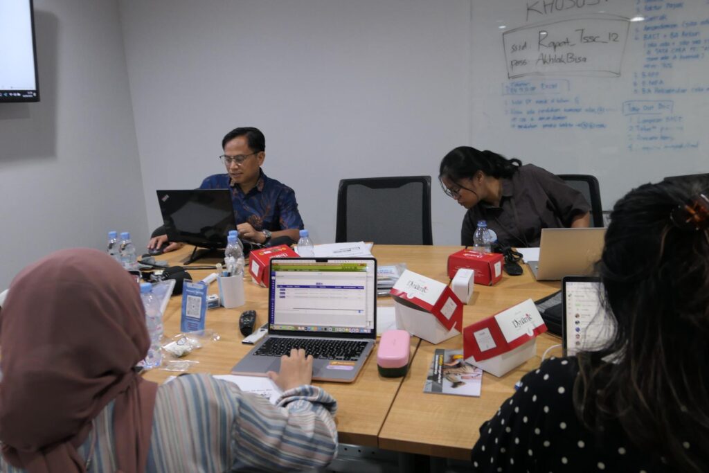 Training Smart PowerPoint – PT Telkom Indonesia 7 Demonstrasi pembuatan slide oleh trainer