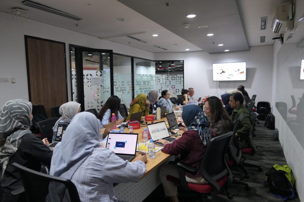Training Smart PowerPoint – PT Telkom Indonesia 9 Sesi praktik pembuatan desain slide