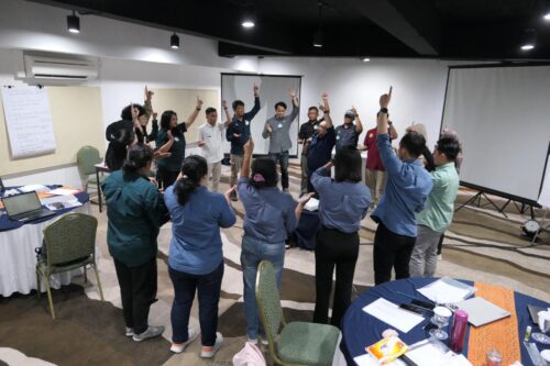 Ice breaking seru dipandu oleh fasilitator