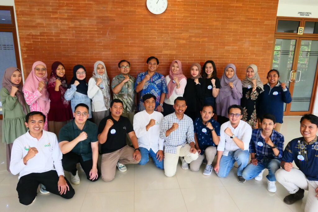 Foto bersama dengan trainer