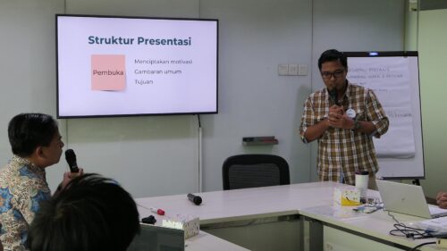 Interaksi peserta dengan trainer