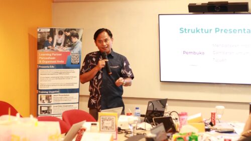 Penyampaian materi oleh trainer