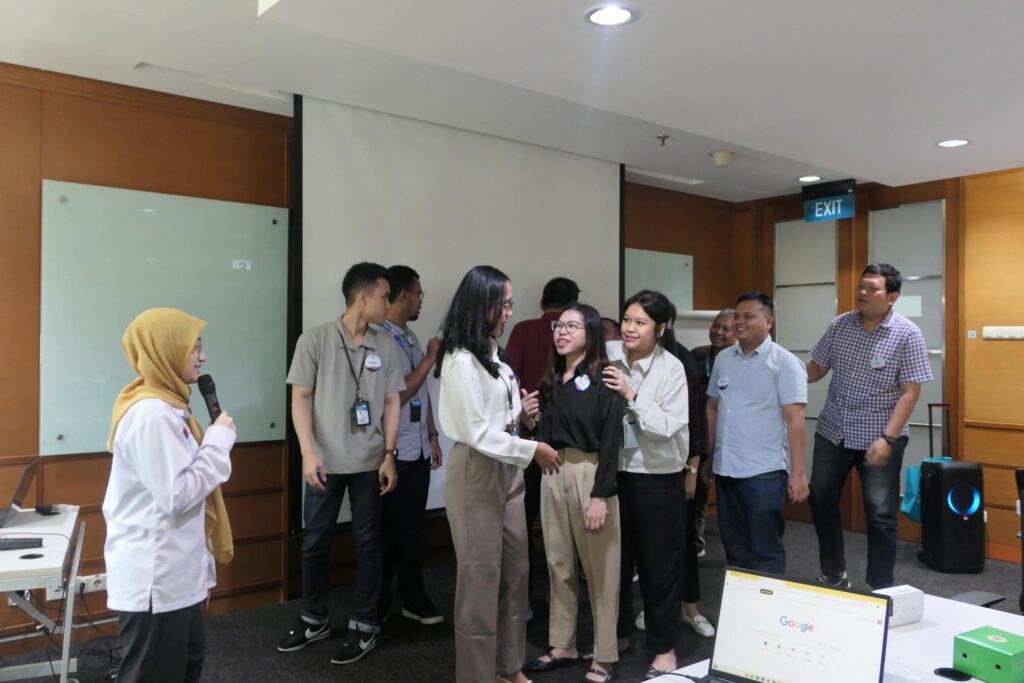 Ice breaking seru dipandu fasilitator