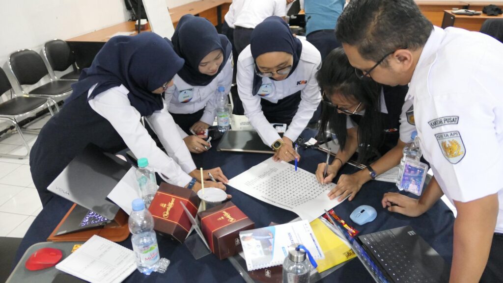 Training Smart Presentation – PT Kereta Api Indonesia (Persero) 5 Training Smart Presentation – PT Kereta Api Indonesia (Persero) 3