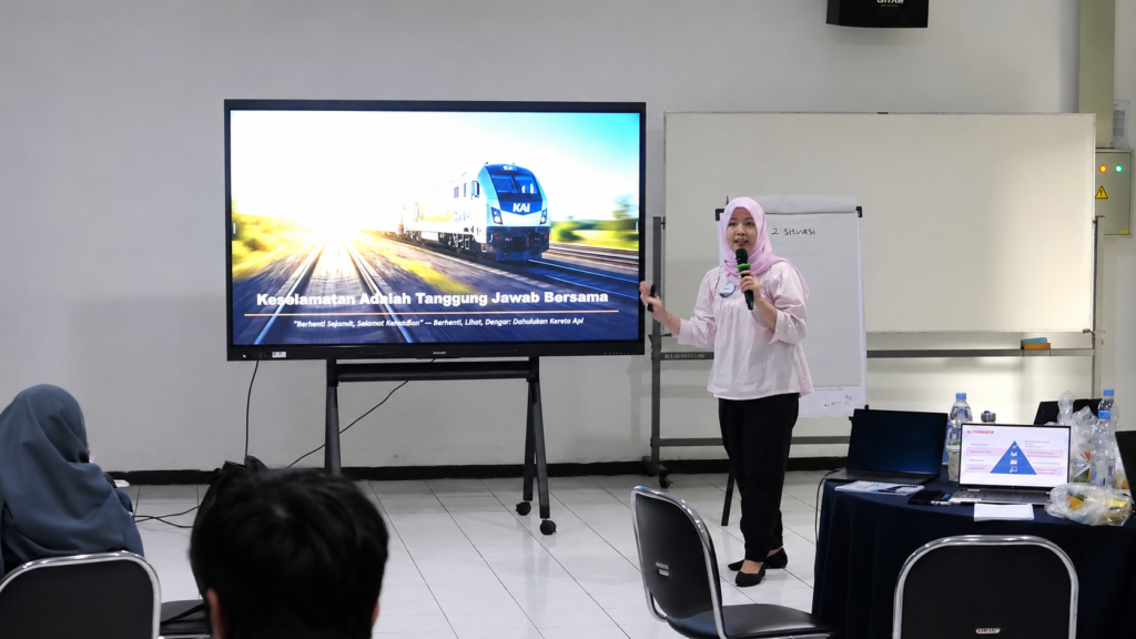 Training Smart Presentation – PT Kereta Api Indonesia (Persero) 9 Training Smart Presentation – PT Kereta Api Indonesia (Persero) 7