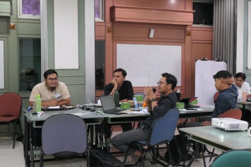 Tanya jawab interaktif peserta dengan trainer