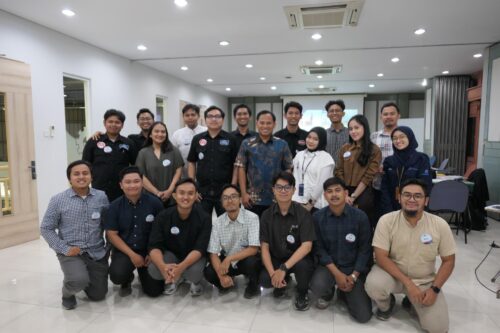 Foto bersama dengan trainer