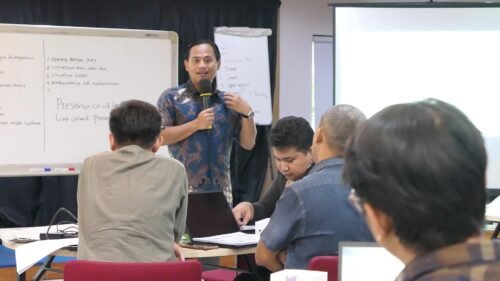 Training Smart Presentation with Data Visualization - PT Traktor Nusantara Batch 2 4 Pemaparan materi oleh trainer
