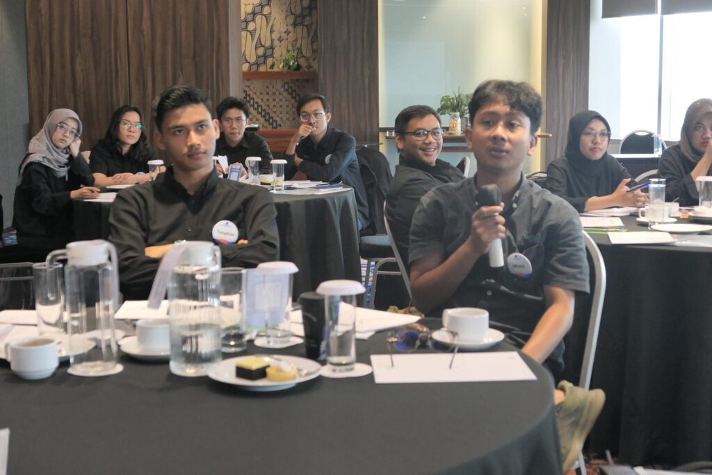 Tanya jawab peserta dengan trainer