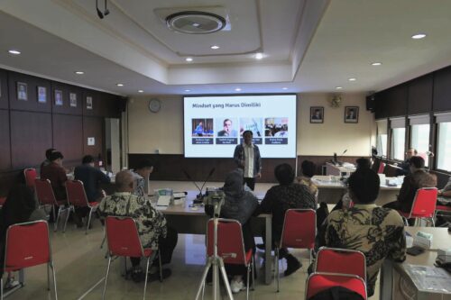 Training Smart Public Speaking - Balai Besar Standardisasi dan Pelayanan Jasa Industri Logam dan Mesin (BBSPJILM) 3 Training Smart Public Speaking - Balai Besar Standardisasi dan Pelayanan Jasa Industri Logam dan Mesin (BBSPJILM) 3
