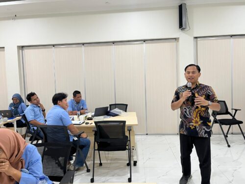 Training Smart Public Speaking - PT Tri Sakti Purwosari Makmur (KT&G TSPM) 2 Pemaparan materi oleh trainer