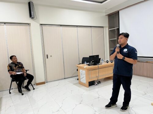 Training Smart Public Speaking - PT Tri Sakti Purwosari Makmur (KT&G TSPM) 3 Praktik awal public speaking oleh peserta