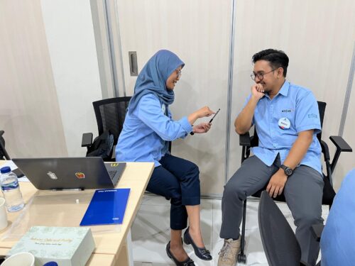 Training Smart Public Speaking - PT Tri Sakti Purwosari Makmur (KT&G TSPM) 4 Peserta bermain games "Sell and Buy"