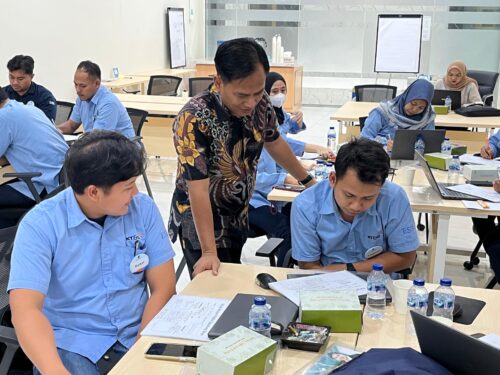 Training Smart Public Speaking - PT Tri Sakti Purwosari Makmur (KT&G TSPM) 6 Diskusi seru peserta dengan trainer