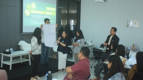 Presentasi kelompok peserta tentang materi targetting