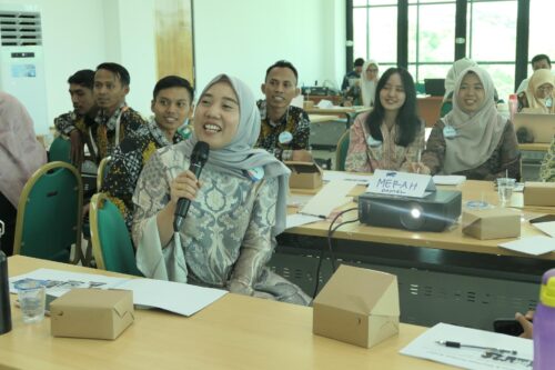 Training Smart Service Excellence - Institut Teknologi Sumatera 3 Peserta aktif dalam sesi tanya jawab bersama trainer