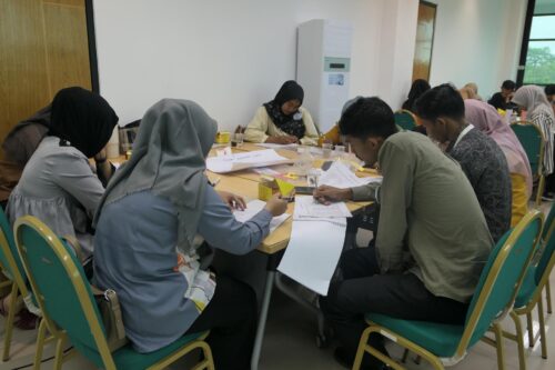 Training Smart Service Excellence - Institut Teknologi Sumatera 9 Suasana pengisian form DISC peserta training Service Excellence